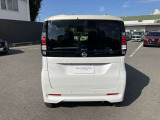 後部座席はプライバシーガラスとなっています。座っている人や置いてある荷物が見えにくくなっているのでプライバシーの確保が出来ます。ぜひ見て確認してみて下さい
