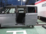 両側電動オートスライドドア付き!!運転席のスイッチでも開閉可能です♪重い荷物を持っている時や雨の日に重宝します。小さいお子様がいても巻き込み防止機能や手動のみに切替も出来ますので、安心です☆