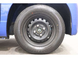 純正のホイールのタイヤサイズは145/80R12になります。
