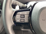 ステアリングの左側にはオーディオリモコンスイッチが付いています。運転中でもハンドルから手を離すことなくオーディオのソースやチャンネル、音量等が変えられますので、楽々安全安心です♪
