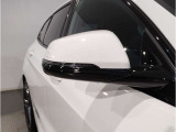 ドアミラーにはLEDウインカーが埋め込まれており、対向車からの視認性を高めております。