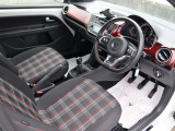 認定中古車保証1年間距離無制限の保証とロードアシスタンスサービスが全車に付帯されています。また、1年間または2年間の延長保証(有償)もご利用いただけます。