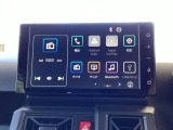 ドライブの必需品。ディスプレイオーディオを搭載しています。Apple CarPlayやAndroid Autoに対応しているので、スマートフォンの機能を車内でも手軽に使えます。