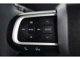 ステアリングスイッチ付きなのでオーディオの操作が手元で出来て便利ですね!