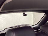 【別途SDカードの購入が必要です。また社外品は保証対象外となります。】運転中の映像・音声などを記録して、交通事故やトラブルが起きた時の正確な状況把握に役立つドライブレコーダーが装着されています。