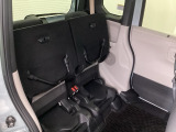 リアシート座面を持ち上げると、背の高い荷物を積むのに便利なトールモードに変身します!多彩なシートアレンジで使い勝手良好!