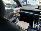 助手席も運転席同様に上品且つ質感の高いデザインで優雅にドライブを堪能できます。