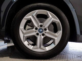 【BMWアロイホイル】軽量かつ強度に拘ったアロイホイル。走行性能ポテンシャルを引き出す設計。車の足元を引き締めてくれる大きなポイントはアロイホイルです。