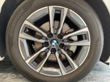 BMWならではの卓越した走りを支えるホイールと足回りです!日本車の走りに慣れている方にもぜひ体感して頂きたいほど、高いレベルでまとまっています!