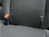 ◆ISOFIX◆シートベルトいらずでチャイルドシートと固定金具を連結するだけでガッチリ固定できます。