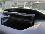 運転席前の収納BOX
