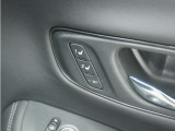 ◆ドライビングポジションシステム◆HondaスマートキーでDRIVER1・DRIVER2のそれぞれにシート位置を記憶でき、乗車時に使用キーを判別して自動で調整を行います。