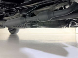 下回りの様子。目立つサビ等は無く、前方運転席側から見た状態となります。