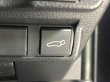 【パワーバックドア】スマートキーや運転席のボタンを押すだけでリアゲートが自動で開閉します!荷物を持っている時や、高い位置にあるバックドアを閉める際に便利な機能です♪