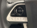 ステアリングスイッチ付き。前方から目を離すことなくオーディオ操作をすることが可能です。