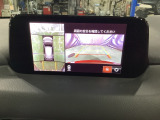 狭い場所での駐車やすれ違いなどでより的確な運転操作に役立つ360&deg;ビューモニターが装備されています。