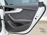 自動車保険もお任せください。Audi自動車保険プレミアムは、フロントガラス、タイヤパンク、ドアミラーの損害を補償する、Audiプレミアムケアが無償で付帯されます