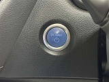 スマートキーを携帯していればキーを取り出さずにドアを施錠&解錠。クルマの始動も可能です。