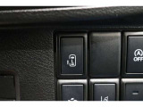 助手席側電動スライドドアはドアの直接操作以外にも運転席からのスイッチ操作やリモコン操作でも開閉が可能!狭い駐車場などでもドアの開閉が楽々・安心ですね!