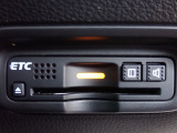 ■【ETC車載器】が装備されています。セットアップをしてお渡しとなり、ETCカードを差し込むだけで高速道路の利用が可能です。
