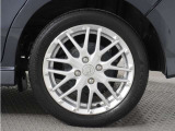 ◆純正アルミホイール装着車◆これで足元まわりも、おしゃれにきまります!