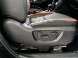 パワーシート搭載。微妙な調整が手軽にでき、最適なポジションで運転することが可能です。