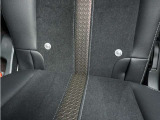 ◆ISOFIX◆シートベルトいらずでチャイルドシートと固定金具を連結するだけでガッチリ固定できます。