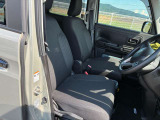 運転席もゆったり座ることができますよ☆