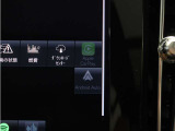 Apple CarPlayやAndroid Autoを利用すれば、スマホを簡単に接続できます。USBポートにケーブルをつなぐだけで、スマホの見慣れたホーム画面と共通するインターフェイスが表示されます。