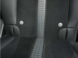 ◆ISOFIX◆シートベルトいらずでチャイルドシートと固定金具を連結するだけでガッチリ固定できます。