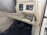 運転席側小物入れ