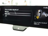 BSMは、車線変更時における運転者の後方確認を支援するシステムです。自車の後方から接近する車両を検知すると、接近表示灯(ミラーに設置)         と警報音で運転者に危険を知らせます。