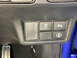 VSAが走行中の車のタイヤのスリップを感知して、安全な走行をサポートします