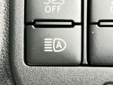 オートマチックハイビーム『先行車や対向車のライトを認識し、ハイビームとロービームを自動で切り替える機能です♪』