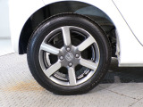【純正アルミ】純正アルミ装備車です。走りもキビキビ見た目も格好良いです。見た目を重視する方には欲しい装備です!
