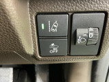 路外逸脱抑制機能は車が車線からはみ出しそうなときに車線内に戻すようにドライバーへお知らせします