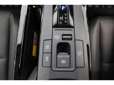 ■電動パーキングブレーキ■電動でパーキングブレーキをかけたり、解除してくれます!パーキングブレーキのかけ忘れ等が防げます♪オートモードとマニュアルモードが切り替えられます!