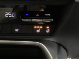 運転席、助手席には3段階で温度調節が可能なシートヒーターを装備しております。ステアリングヒーターはハンドルをじんわりと温めます♪寒い朝でも快適に運転できますよ♪