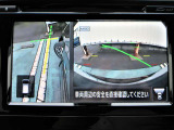 ナビ画面にアラウンドビュ-モニタ-の映像を映し出しています。  狭い場所での車庫入れをサポ-トしてくれる便利アイテムです。