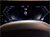 『運転』に対するBMWのこだわりはメーターパネルにも表れております。視野性の良いメーターパネルは疲労感の軽減と、運転の楽しさをもたらしてくれます。
