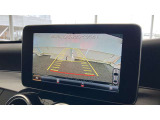 【リアカメラ】見通しの悪い場所への進入時や狭い場所での駐車時に役立ちます。