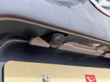 【バックカメラ】 対応モニターを装着することで、駐車時に車両後方の様子を見ることができます。