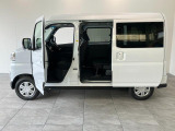 お客様にぴったりなおクルマをお選びいただけますように様々な展示車をご用意致しております!ダイハツの軽自動車だけではなく、他メーカー車やコンパクトカー・ミニバンなども数多く取り揃えております!