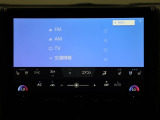 ディスプレイオーディオを装備。スマホとクルマをつなぐことで、これまでのナビに加えて、色々なサービスが楽しめます。