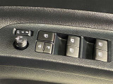 格納式リモコンドアミラーと、パワーウィンドウマスタースイッチです。車内の換気も運転席から簡単に行えます。