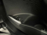 バックゲートの開閉は運転席ドアのスイッチでも可能です。