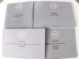 「取扱説明書」「保証書」揃ってます^^お車の操作方法や、トラブル回避方法が記載されているため、意外と役に立ちます。