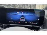【コマンドシステム】センターのコントローラーとスイッチ類及び音声認識機能により、ナビゲーションやオーディオ&ビジュアル、車両設定等を安全に操作できます。また高精度ディスプレイを採用しています。
