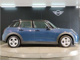 ☆MINIの車の始まりは大人四人がギリギリ乗れるコンパクトな車です!!今となっては3ナンバーですが、もともとは5ナンバーの車でした!!
