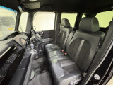 すわり心地の良い運転席・助手席です。長時間のドライブの疲れ軽減に貢献します。どうぞ快適なドライブを♪